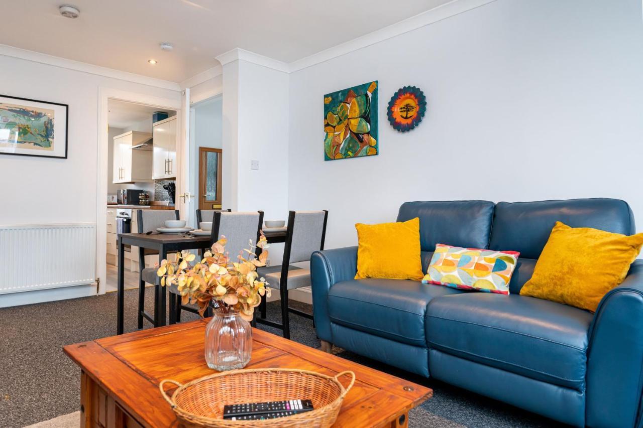 Lovely 3-Bedroom Flat With Free Parking 앨런다리 외부 사진