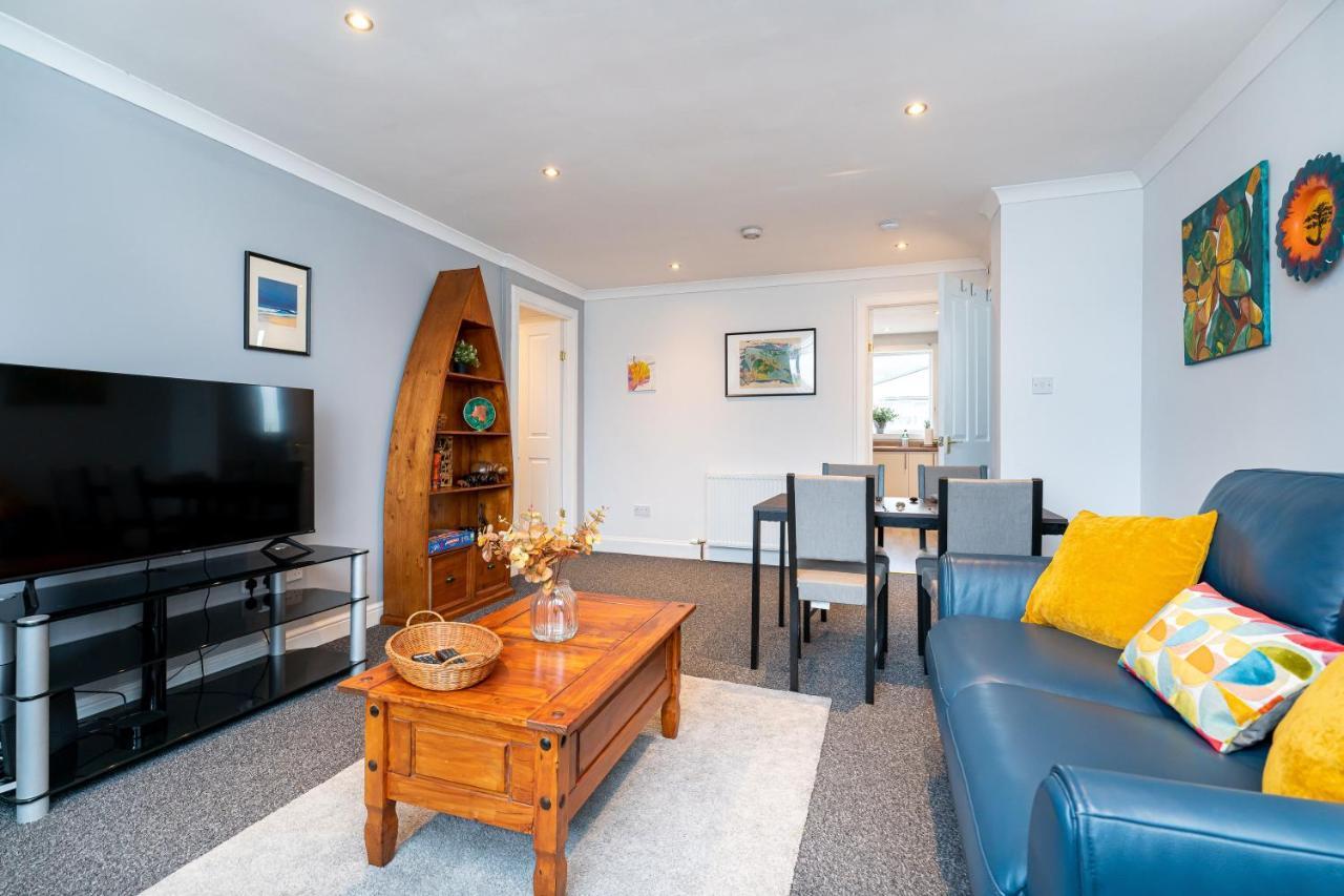 Lovely 3-Bedroom Flat With Free Parking 앨런다리 외부 사진
