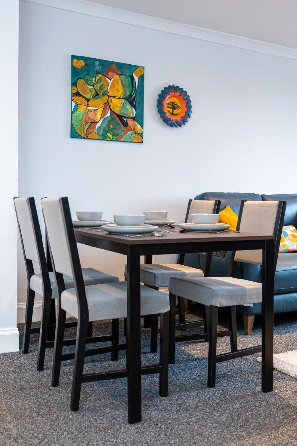 Lovely 3-Bedroom Flat With Free Parking 앨런다리 외부 사진