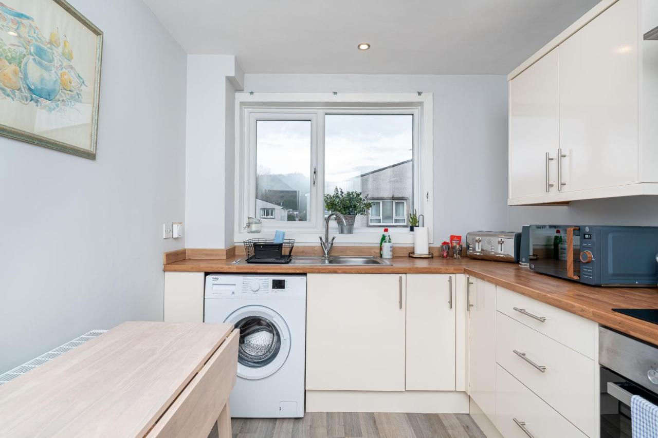 Lovely 3-Bedroom Flat With Free Parking 앨런다리 외부 사진