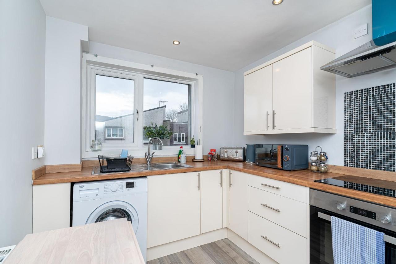 Lovely 3-Bedroom Flat With Free Parking 앨런다리 외부 사진