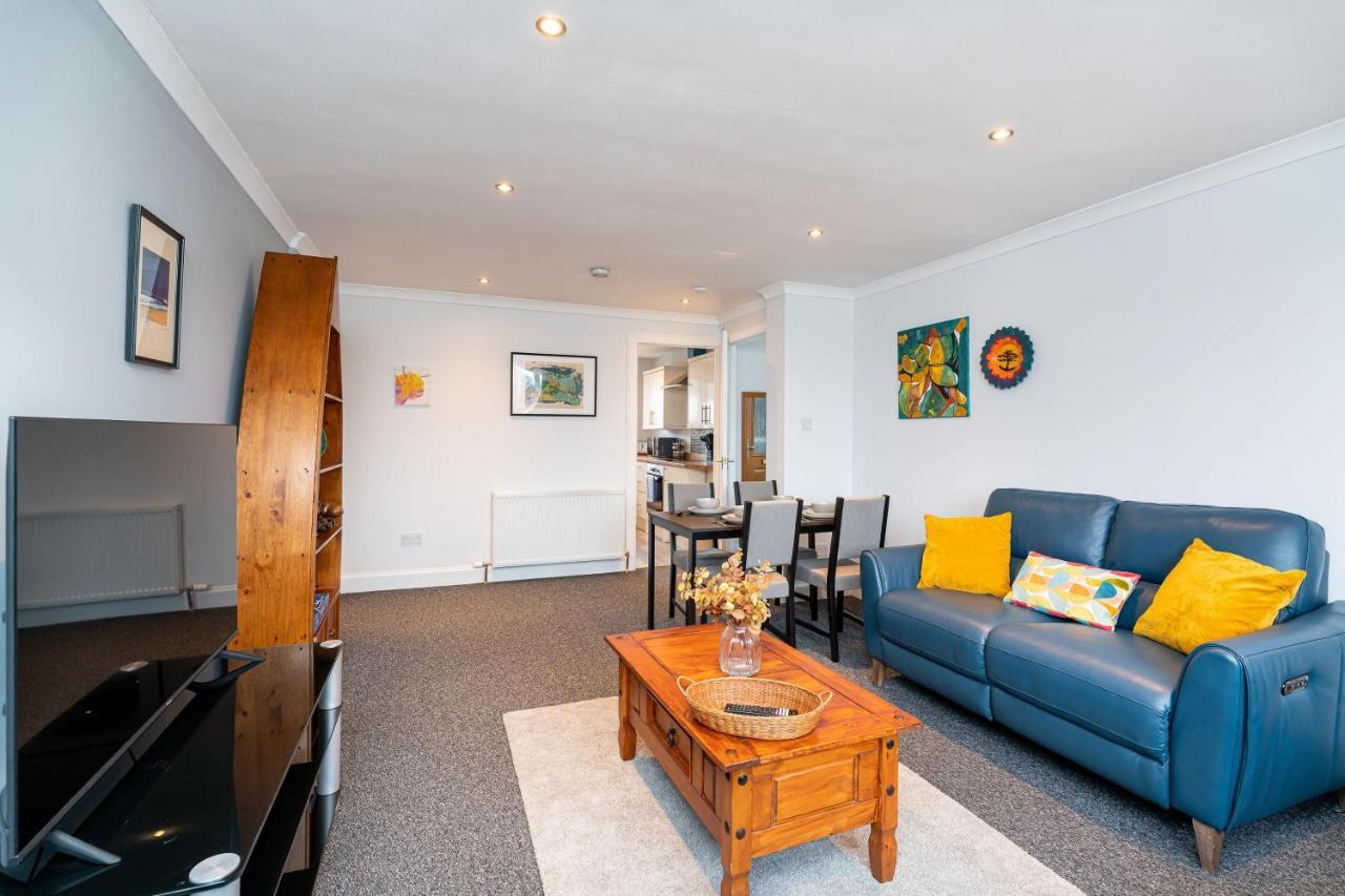 Lovely 3-Bedroom Flat With Free Parking 앨런다리 외부 사진